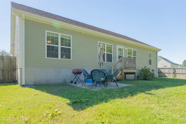 $290,000 | 415 Stanford Court, Maysville, NC 28555