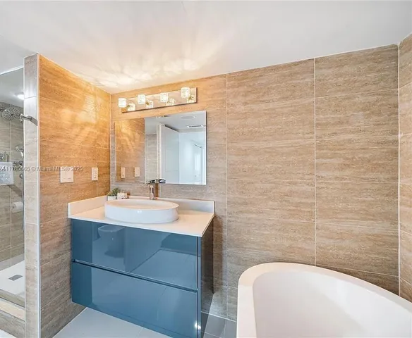 $9,000 | 1717 North Bayshore Drive, Unit A3545, Miami, FL 33132