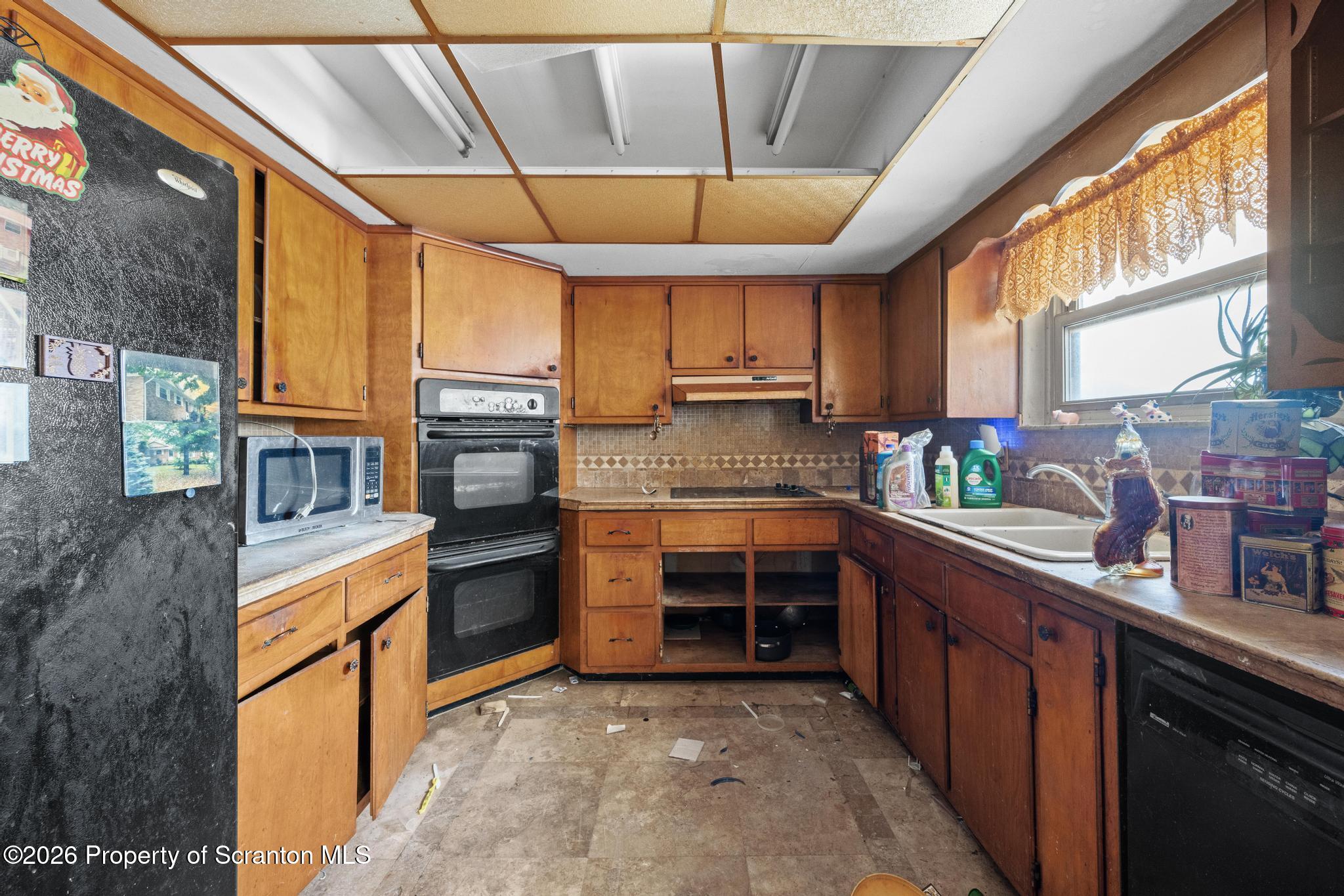 82 Jubilee Road Gouldsboro, PA 18424 - Photo 4 of 39 a kitchen with stainless steel appliances granite countertop a stove and cabinets