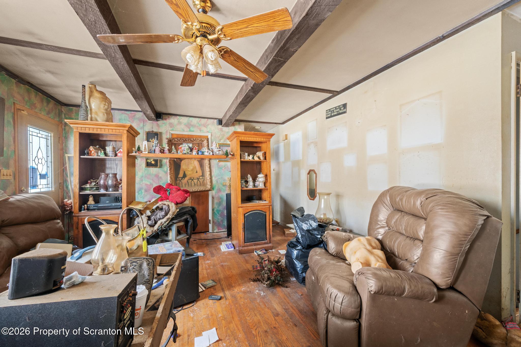 82 Jubilee Road Gouldsboro, PA 18424 - Photo 8 of 39 a room with furniture or wooden floor and a potted plant