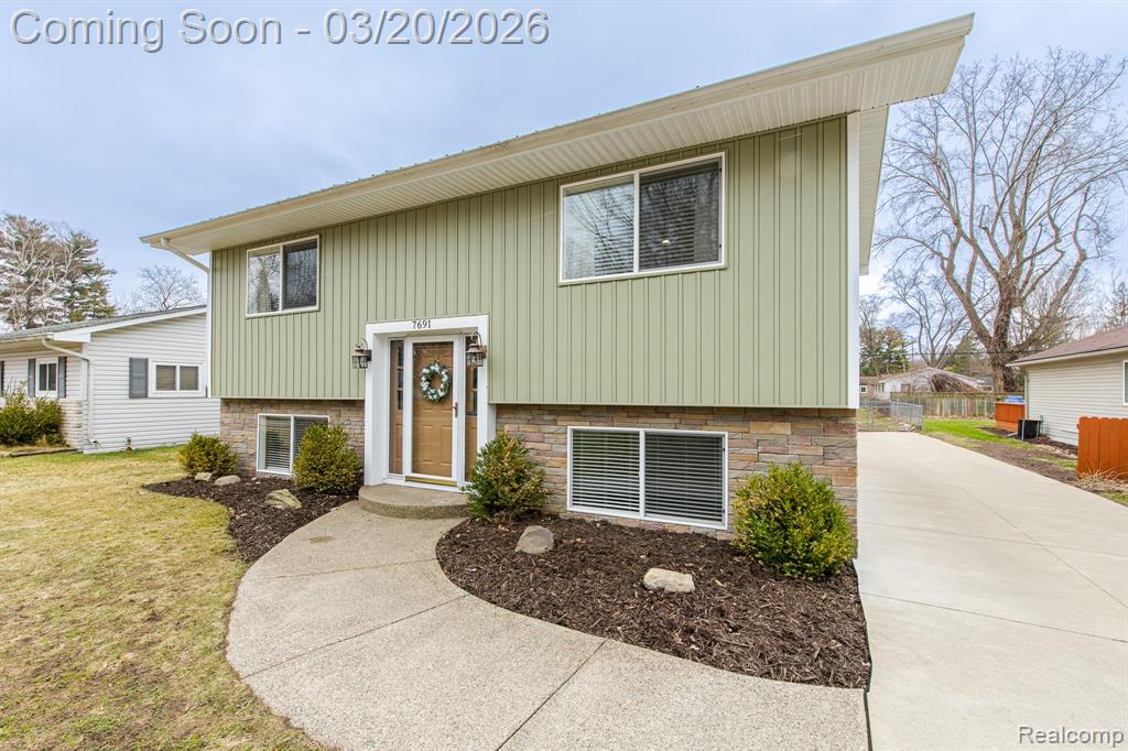 7691 Bridge Road Waterford, MI 48329 - Photo 2 of 40 Gallery Image 2