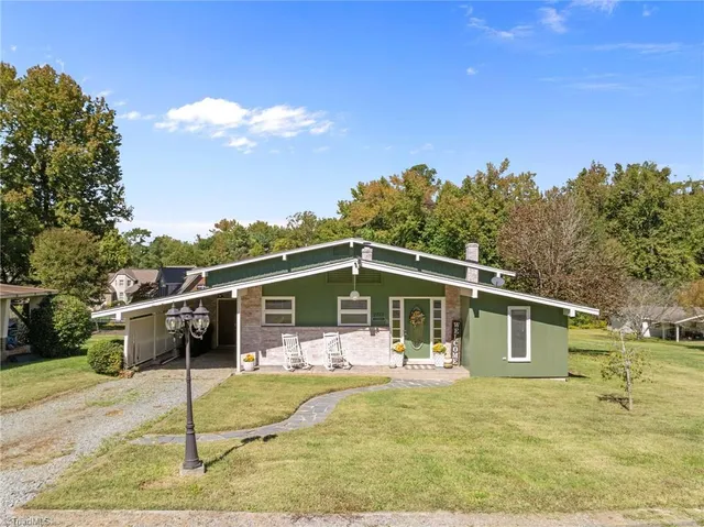 $415,000 | 2323 Pineview Drive, Burlington, NC 27215