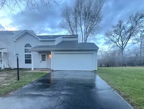 $2,000 | 416 Lauren Lane, Island Lake, IL 60042