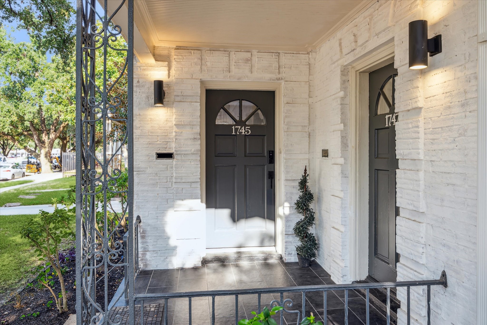 1745 Lexington Street Houston, TX 77098 - Photo 2 of 15
