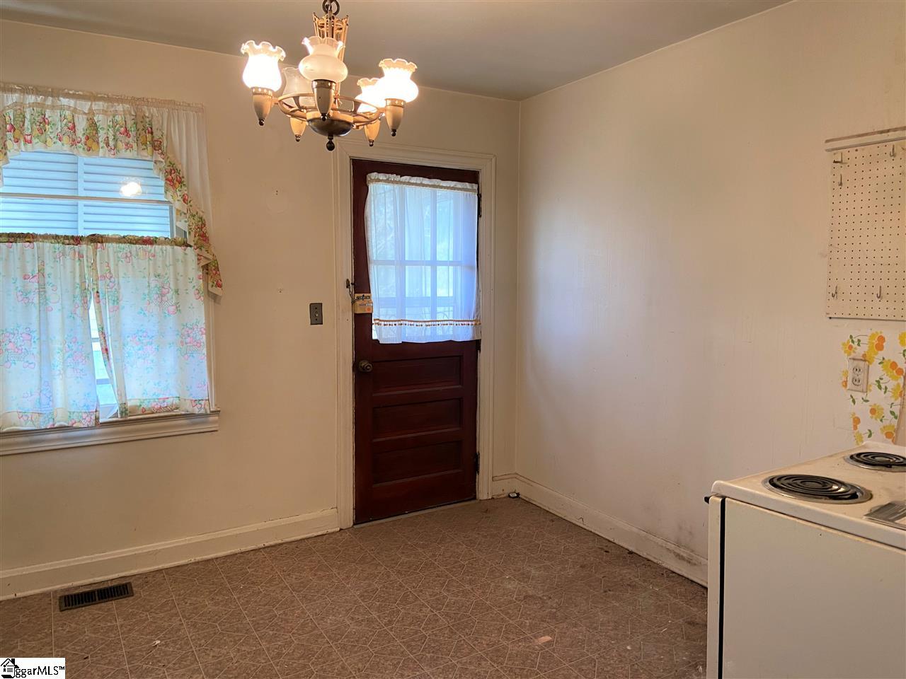 212 Glenn Road Greenville, SC 29607 - Photo 5 of 16 Gallery Image 5