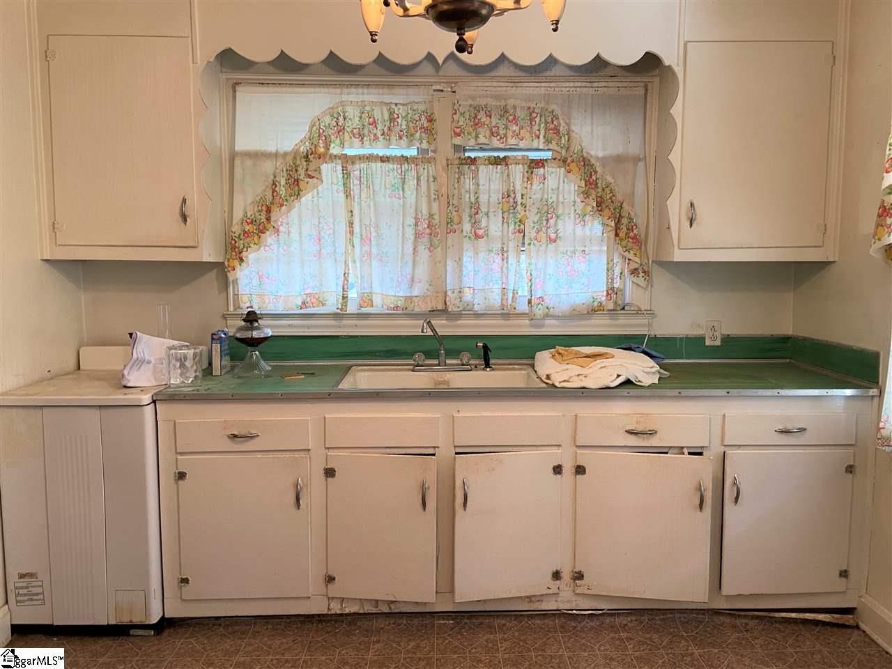 212 Glenn Road Greenville, SC 29607 - Photo 6 of 16 Gallery Image 6