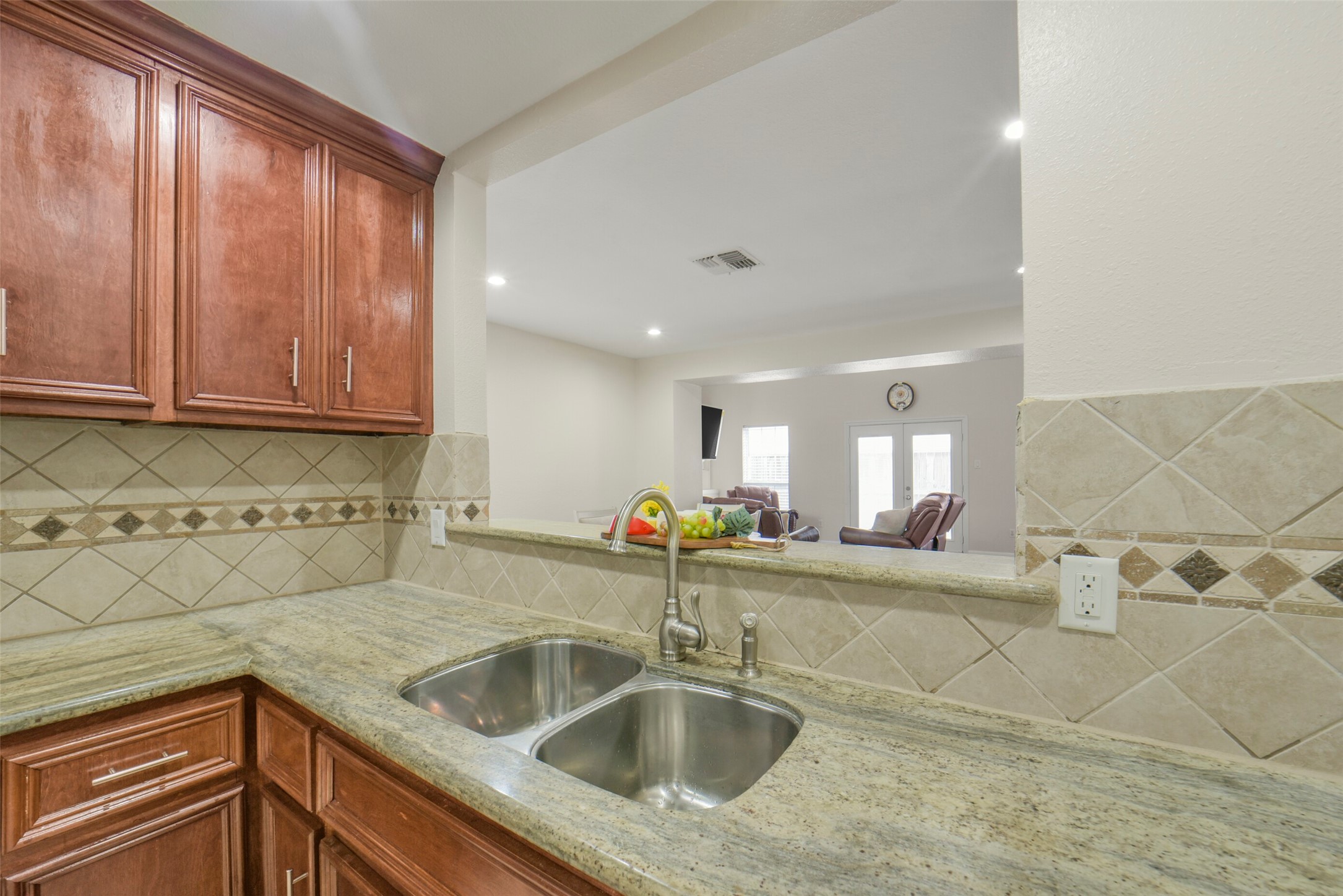 5707 Innsbruck Street Bellaire, TX 77401 - Photo 6 of 35