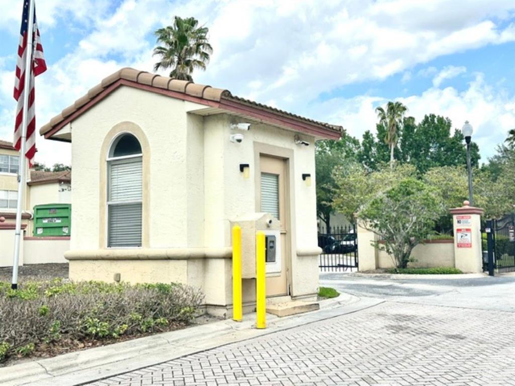 822 Camargo Way, Unit 204 Altamonte Springs, FL 32714 - Photo 30 of 32 a front view of a house with a garden
