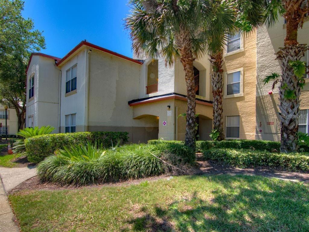 822 Camargo Way, Unit 204 Altamonte Springs, FL 32714 - Photo 4 of 32 a front view of a house with a garden