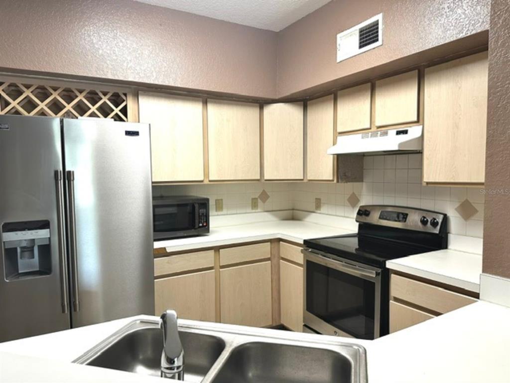 822 Camargo Way, Unit 204 Altamonte Springs, FL 32714 - Photo 9 of 32 a kitchen with a sink a refrigerator and window