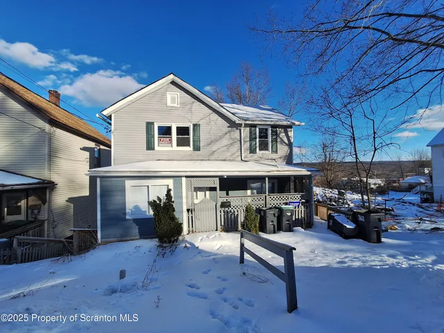 $1,100 | 734 Delaware Street, Unit 1, Forest City, PA 18421