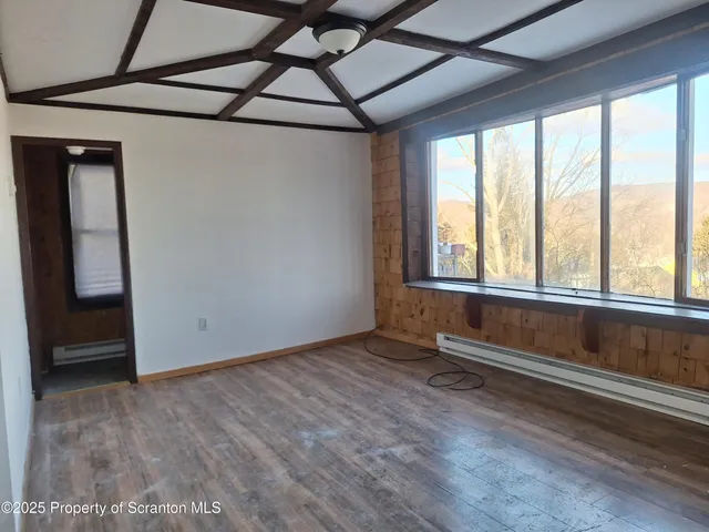 $1,100 | 734 Delaware Street, Unit 1, Forest City, PA 18421