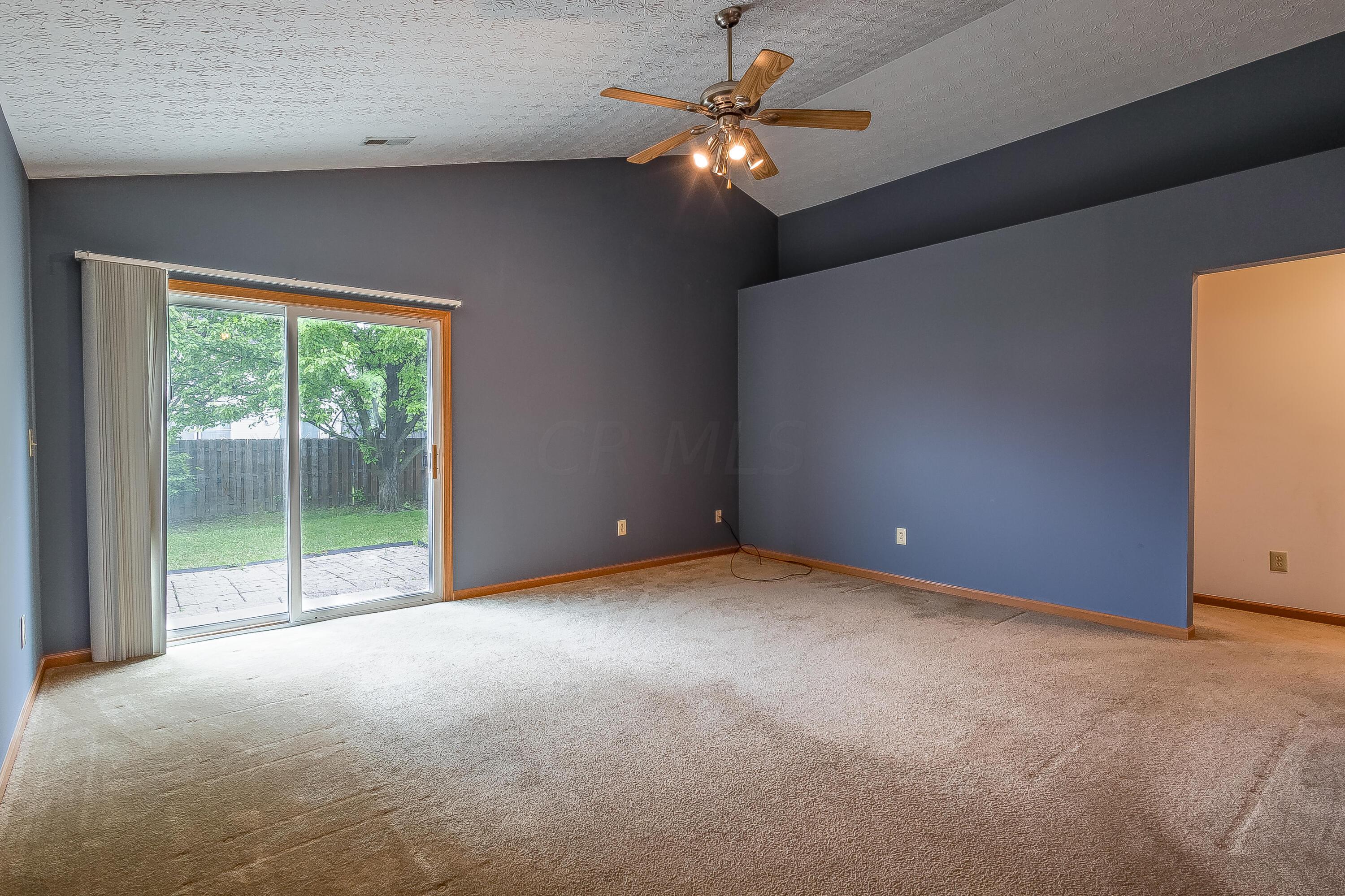 2100 Waymont Road Columbus, OH 43229 - Photo 6 of 15 Great room