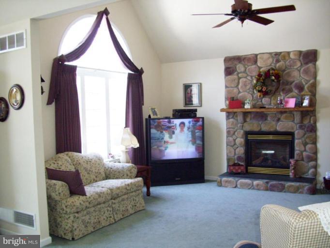 1867 Old Elk Neck Road Elkton, MD 21921 - Photo 7 of 30 Living Room