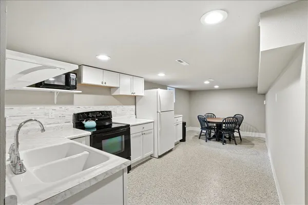 $385,900 | W9354 Oakland Road, Cambridge, WI 53523