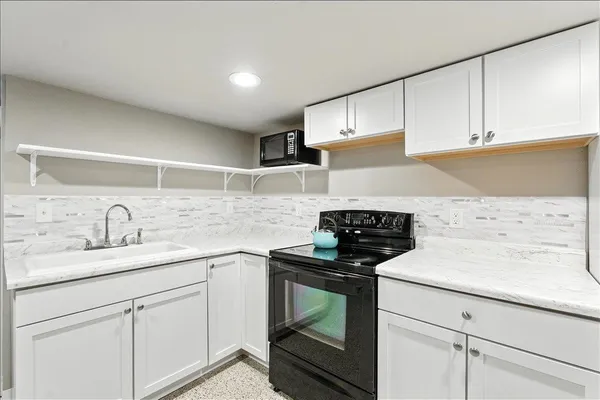 $385,900 | W9354 Oakland Road, Cambridge, WI 53523