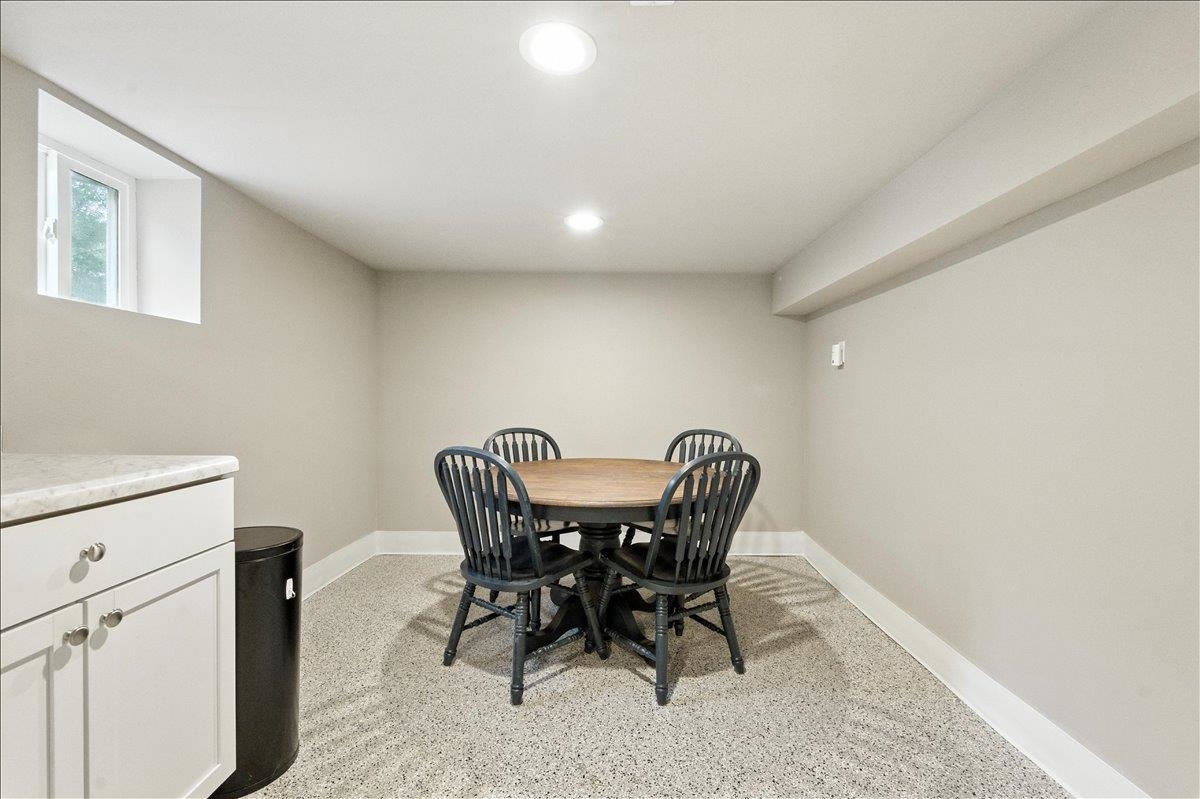 W9354 Oakland Road Cambridge, WI 53523 - Photo 13 of 34