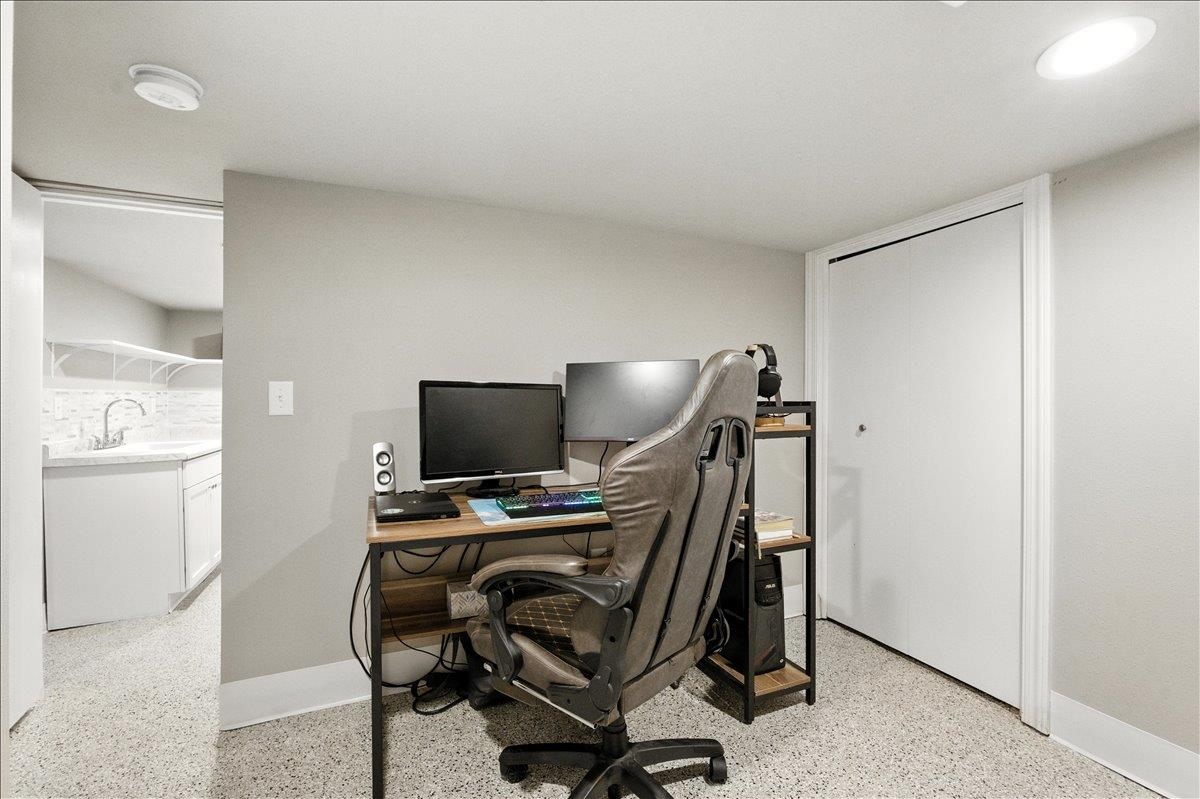 W9354 Oakland Road Cambridge, WI 53523 - Photo 14 of 34