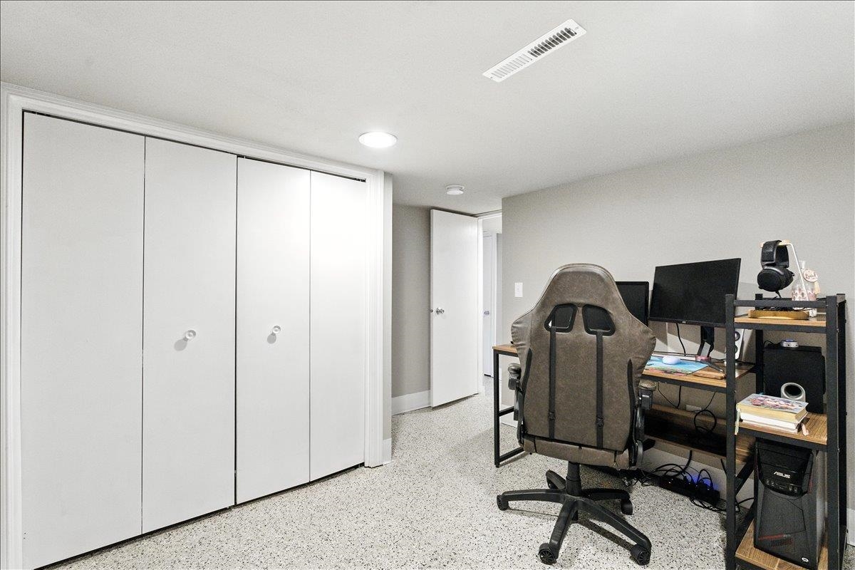 W9354 Oakland Road Cambridge, WI 53523 - Photo 15 of 34