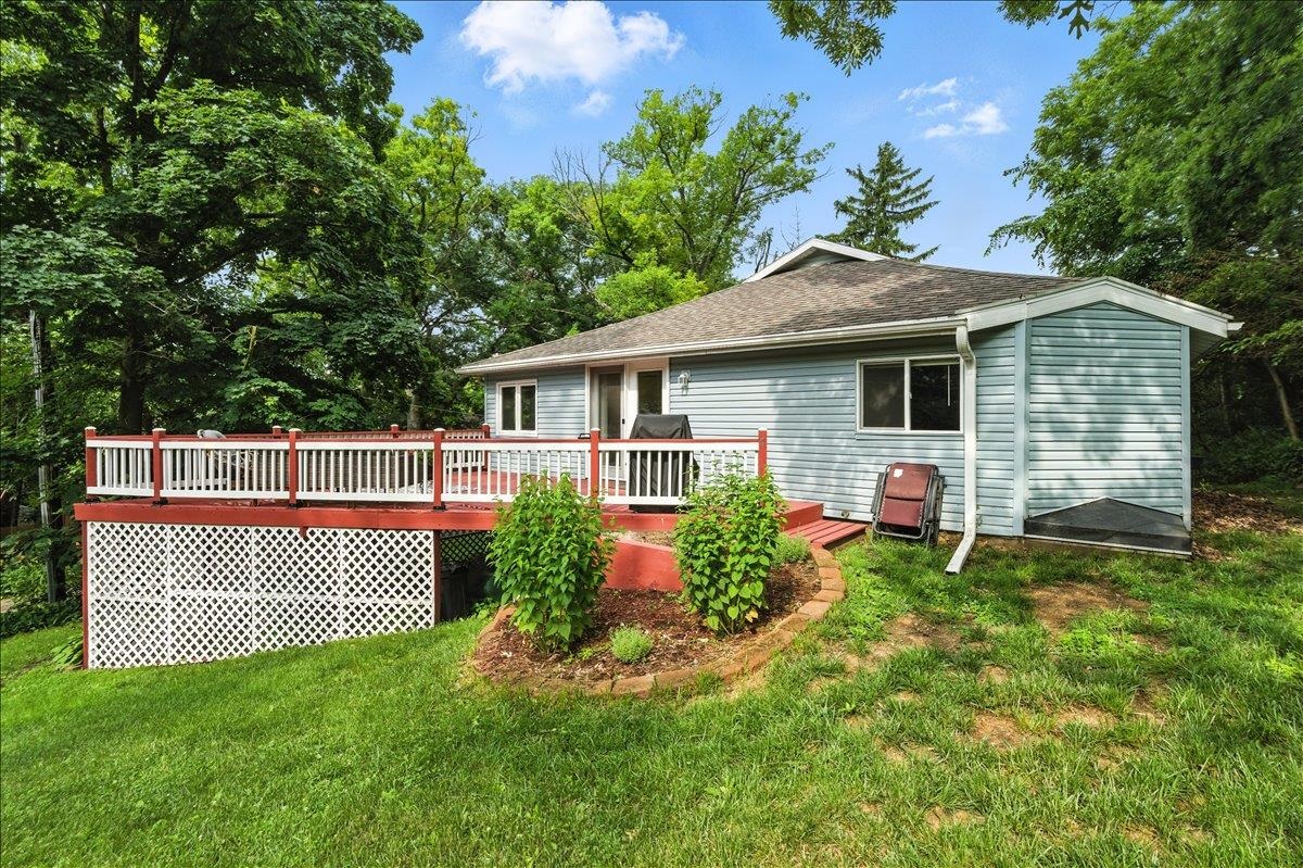 W9354 Oakland Road Cambridge, WI 53523 - Photo 16 of 34