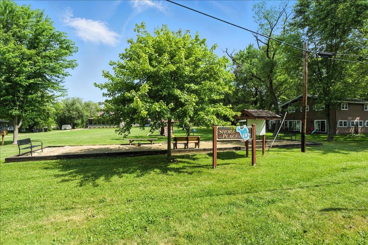 W9354 Oakland Road Cambridge, WI 53523 - Photo 17 of 34