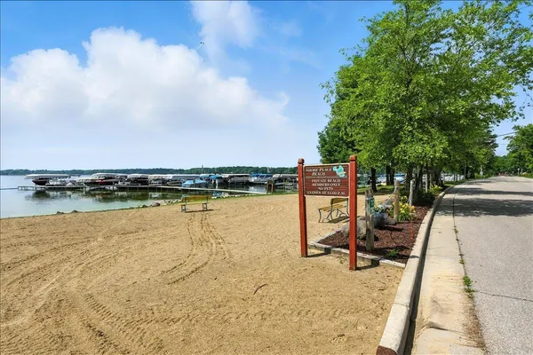 $385,900 | W9354 Oakland Road, Cambridge, WI 53523