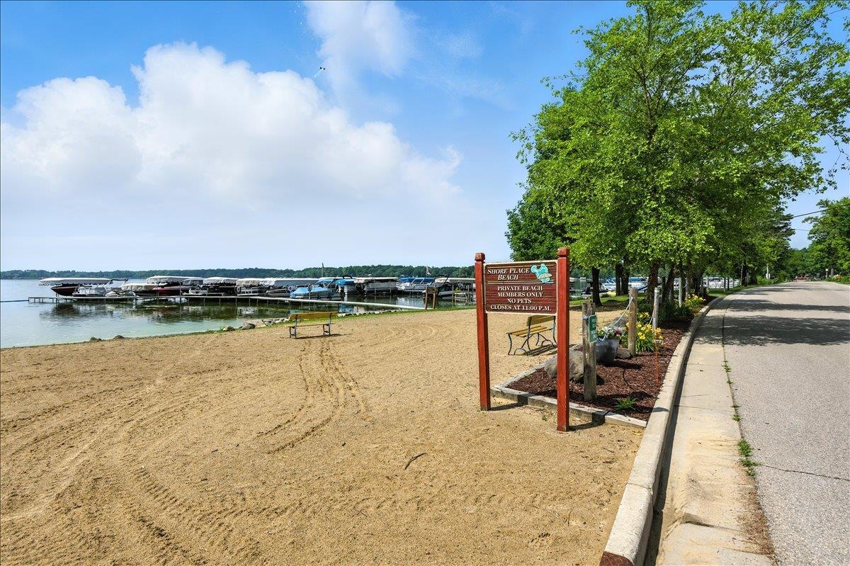 W9354 Oakland Road Cambridge, WI 53523 - Photo 18 of 34