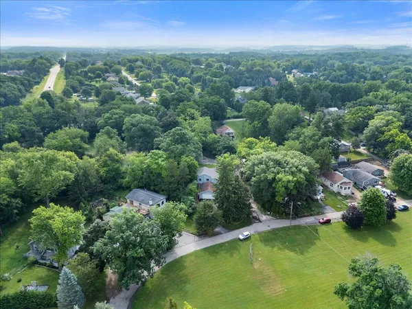 $385,900 | W9354 Oakland Road, Cambridge, WI 53523