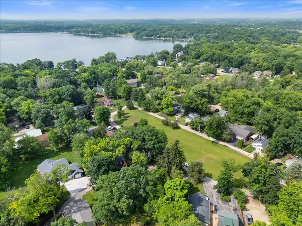 $385,900 | W9354 Oakland Road, Cambridge, WI 53523