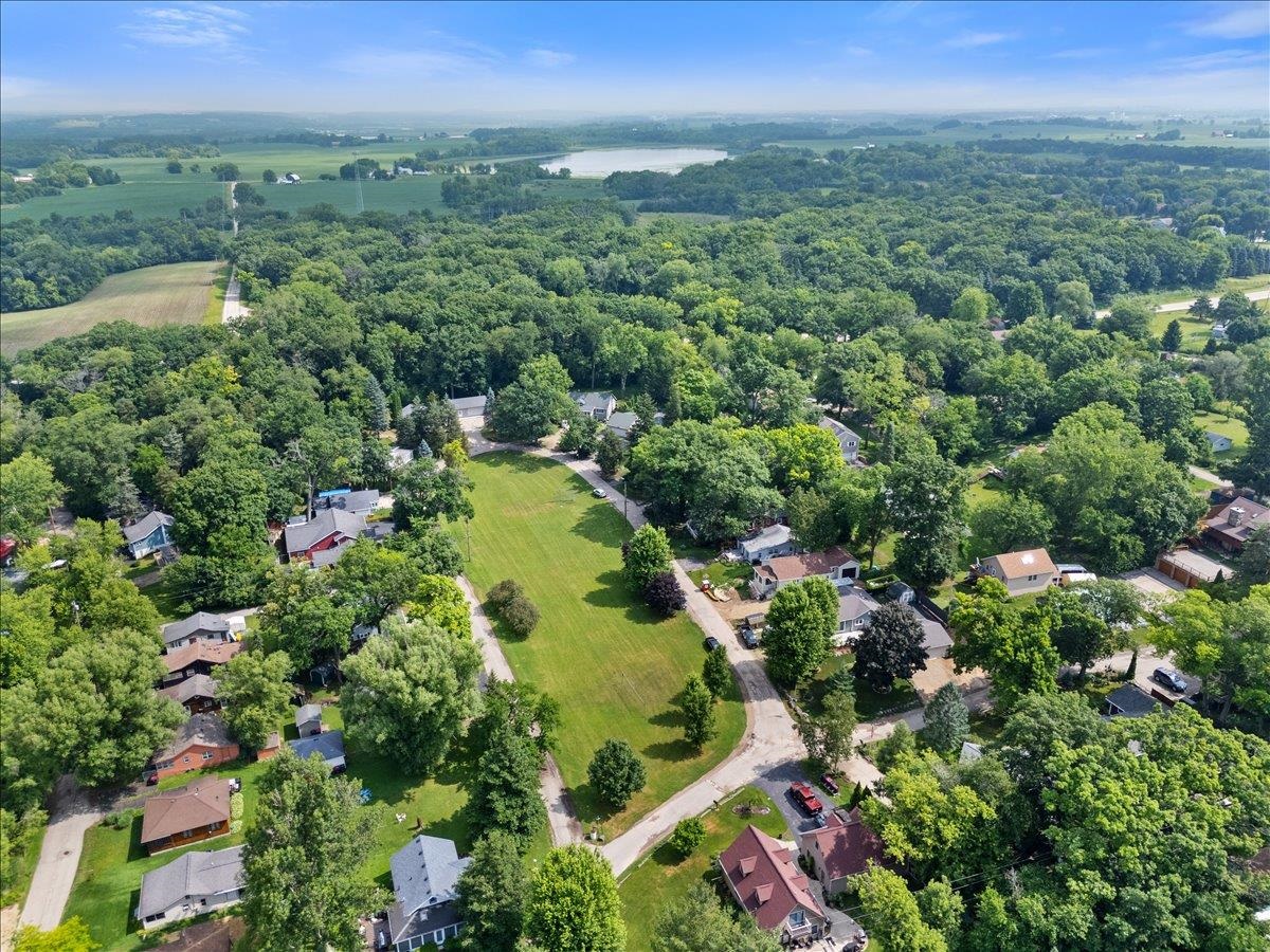 W9354 Oakland Road Cambridge, WI 53523 - Photo 30 of 34