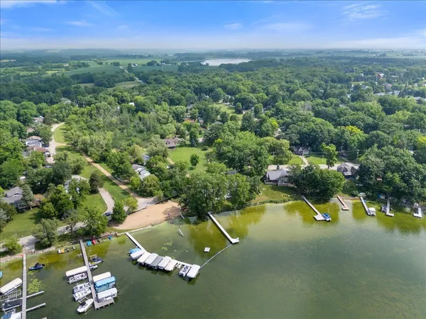 $385,900 | W9354 Oakland Road, Cambridge, WI 53523