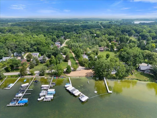 $385,900 | W9354 Oakland Road, Cambridge, WI 53523