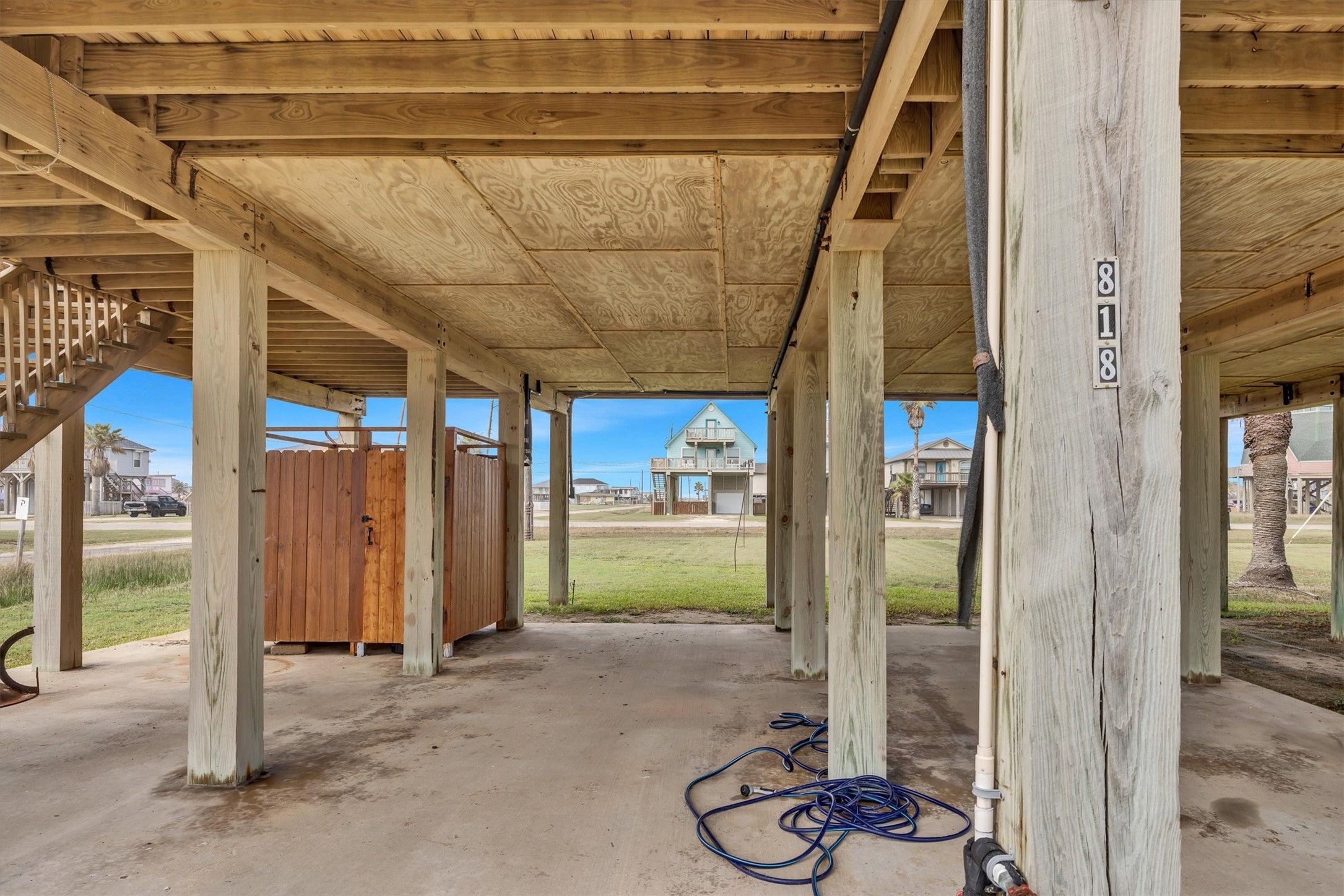 818 Seashell Drive Freeport, TX 77541 - Photo 19 of 23 a porch with a table and chairs
