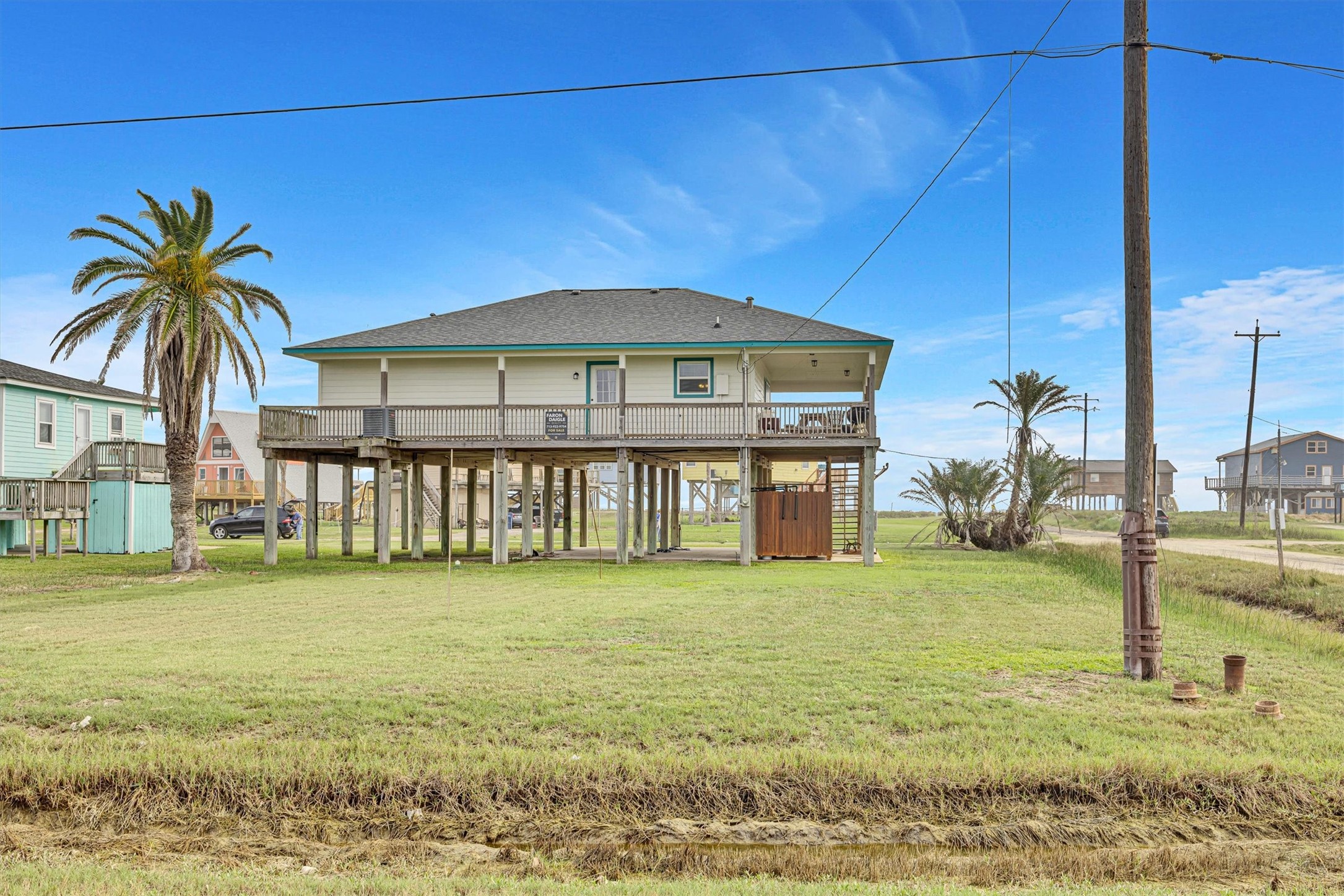 818 Seashell Drive Freeport, TX 77541 - Photo 2 of 23 a front view of a house with a garden