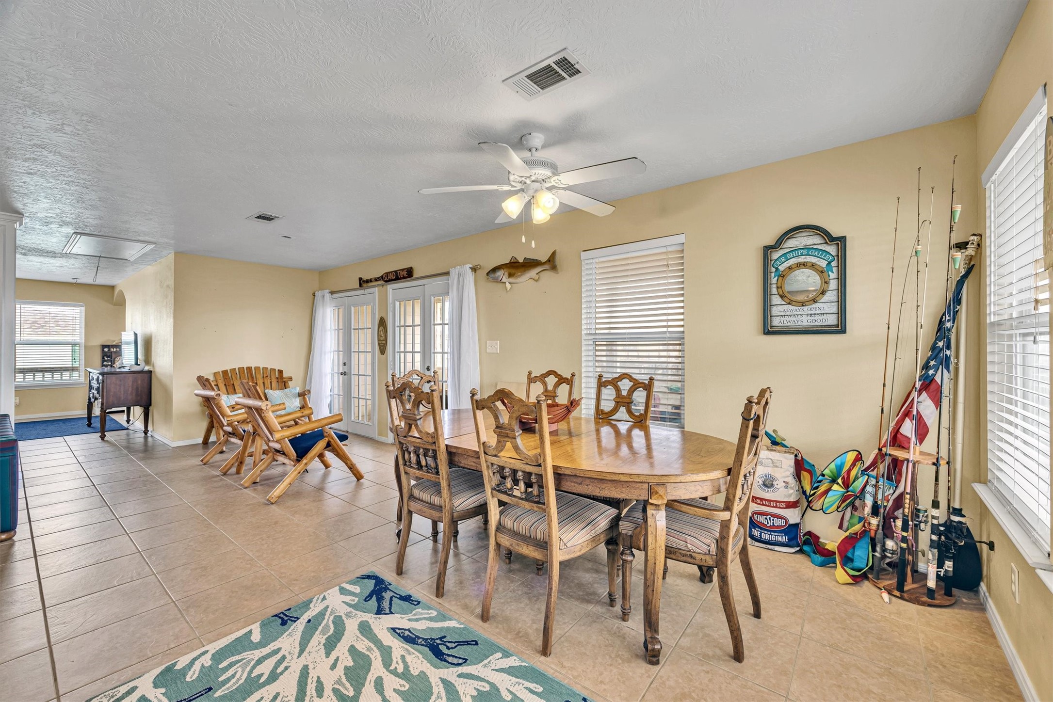 818 Seashell Drive Freeport, TX 77541 - Photo 5 of 23 a view of a livingroom and dining room