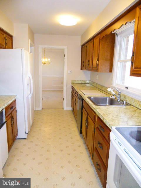 512 Holly Road Fort Washington, MD 20744 - Photo 12 of 26 Kitchen