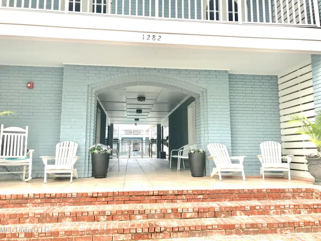 $1,950 | 1282 Beach Boulevard, Unit 216, Biloxi, MS 39530