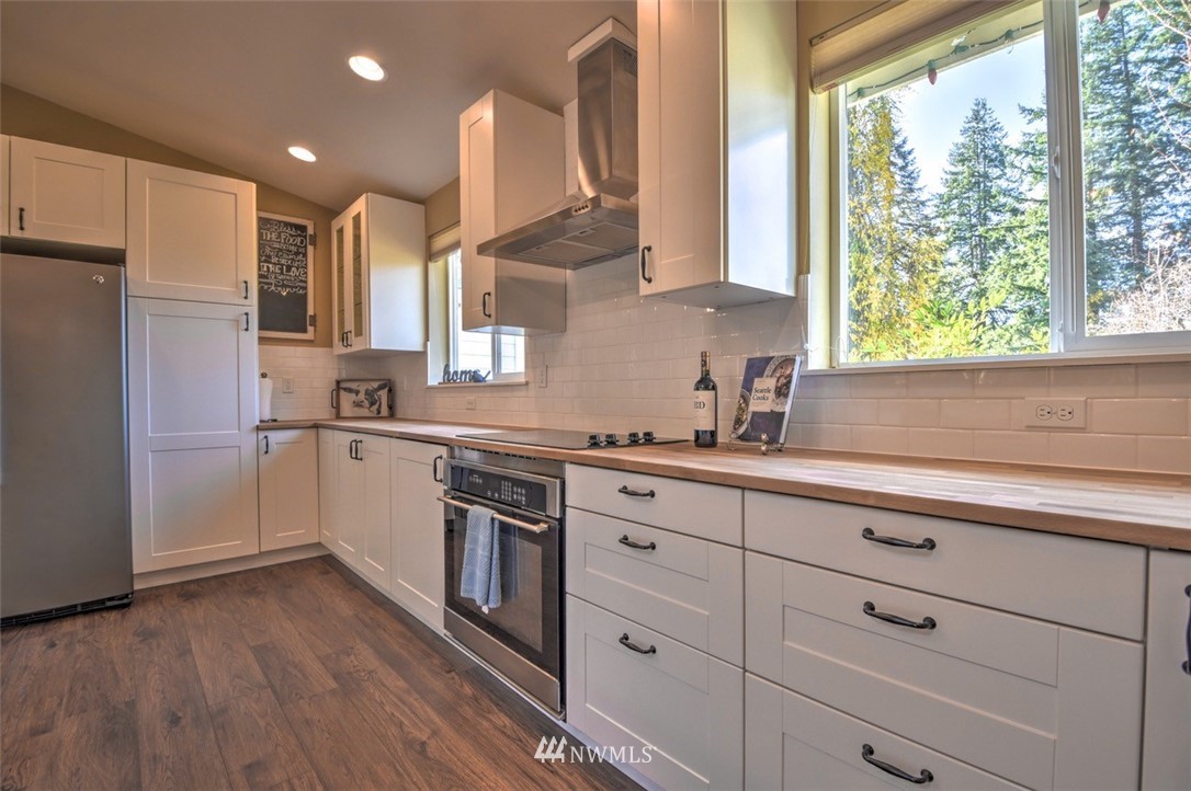 6131 Maytown Road Southwest Olympia, WA 98512 - Photo 10 of 39 a kitchen with granite countertop white cabinets and white appliances