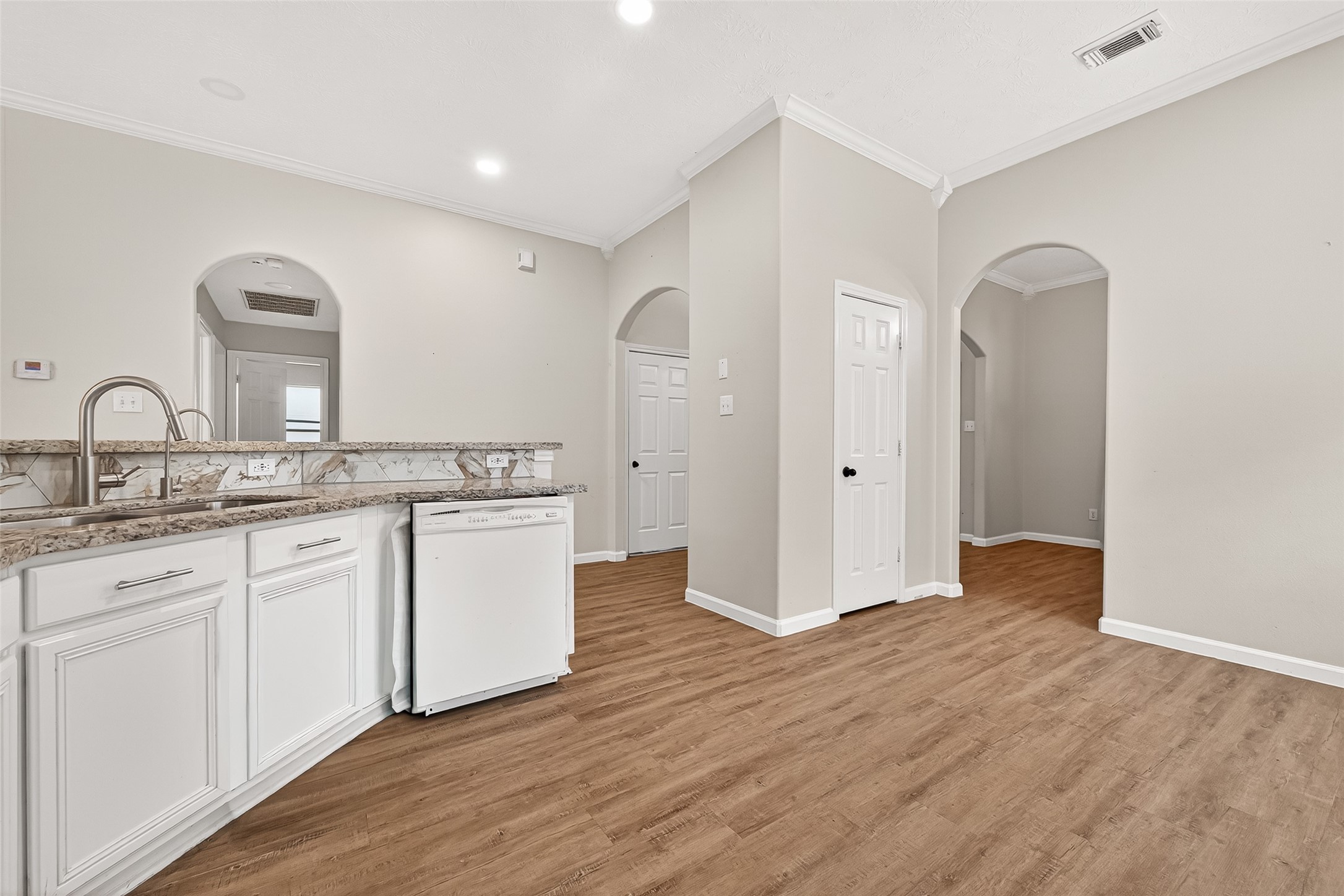 5517 Autumn Ash Lane Rosharon, TX 77583 - Photo 21 of 50 a bathroom with a double vanity sink and mirror