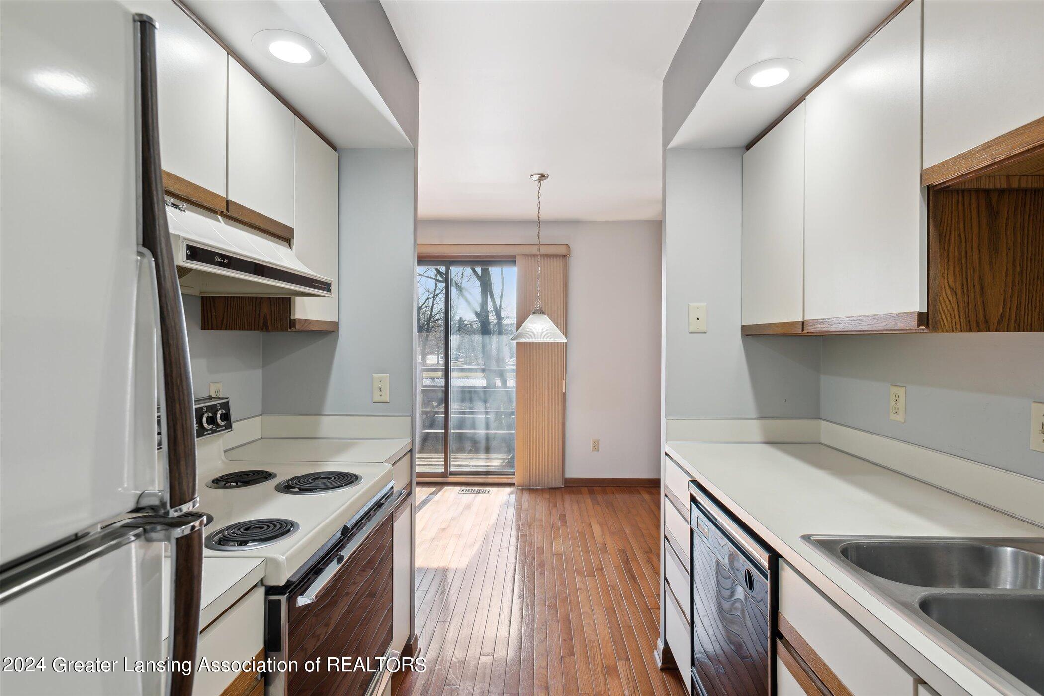205 East Jolly Road, Unit A13 Lansing, MI 48910 - Photo 12 of 40 13-205-E-Jolly-Rd-A13-Lansing-MI-48910-W
