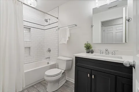 $899,900 | 3036 North Kenmore Avenue, Unit 1N, Chicago, IL 60657