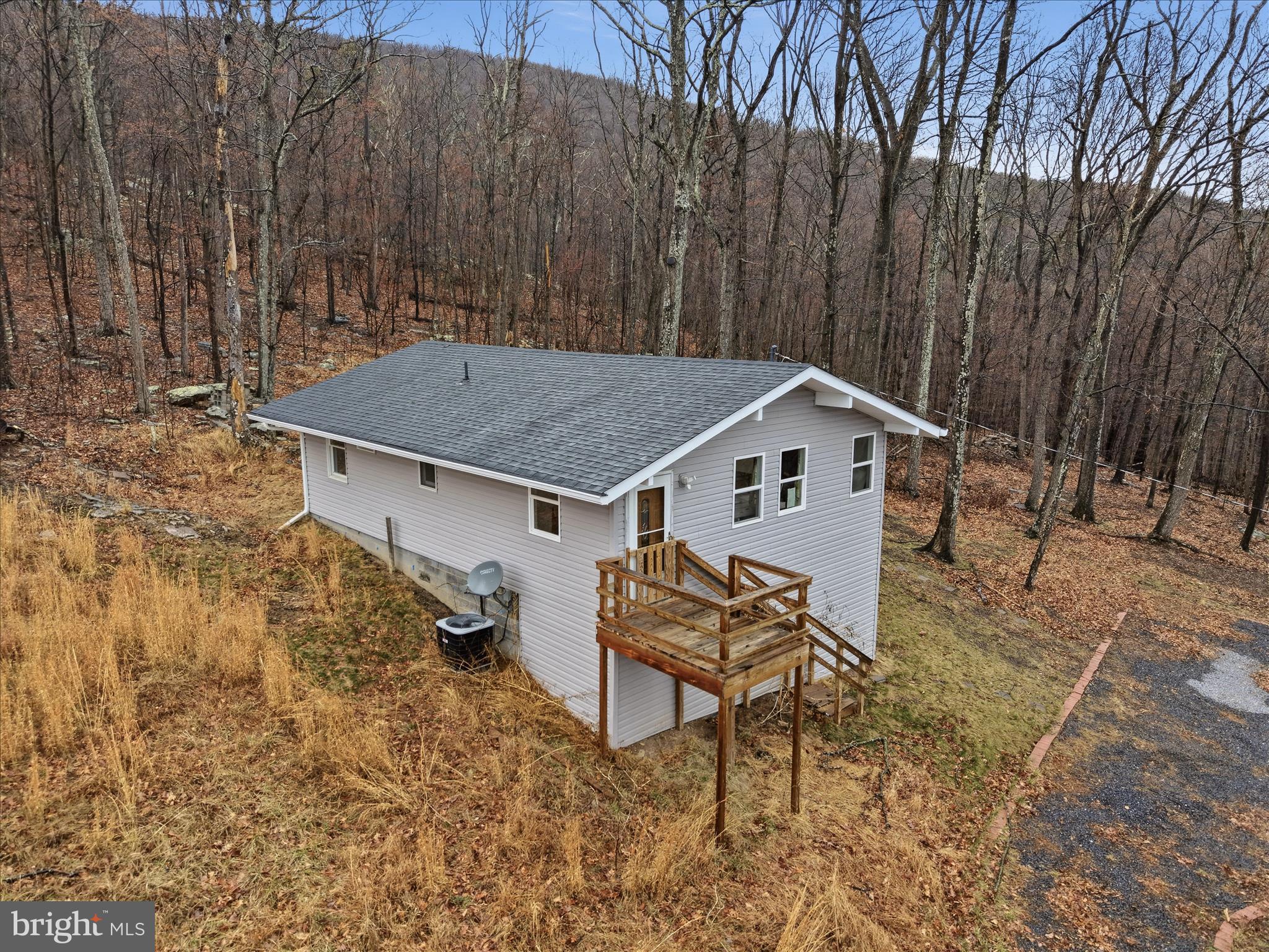 104 Inca Trail Winchester, VA 22602 - Photo 30 of 40 a backyard of a house with table and chairs