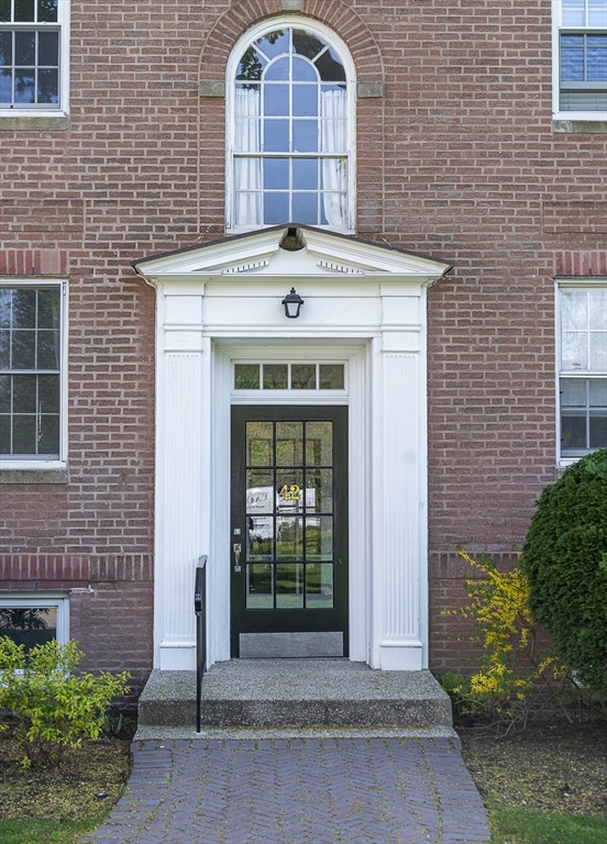 42 Browne Street, Unit 3 Brookline, MA 02446 - Photo 1 of 15 a front view of a house