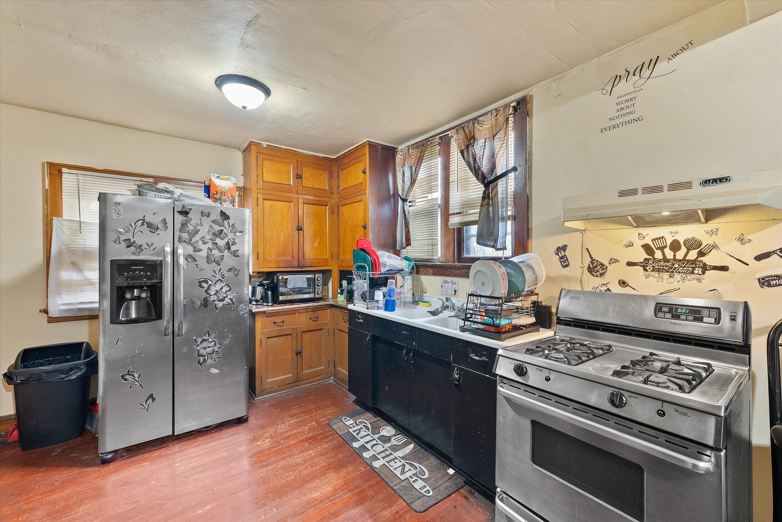 2419 North 53rd Street Milwaukee, WI 53210 - Photo 11 of 28 10-Kitchen