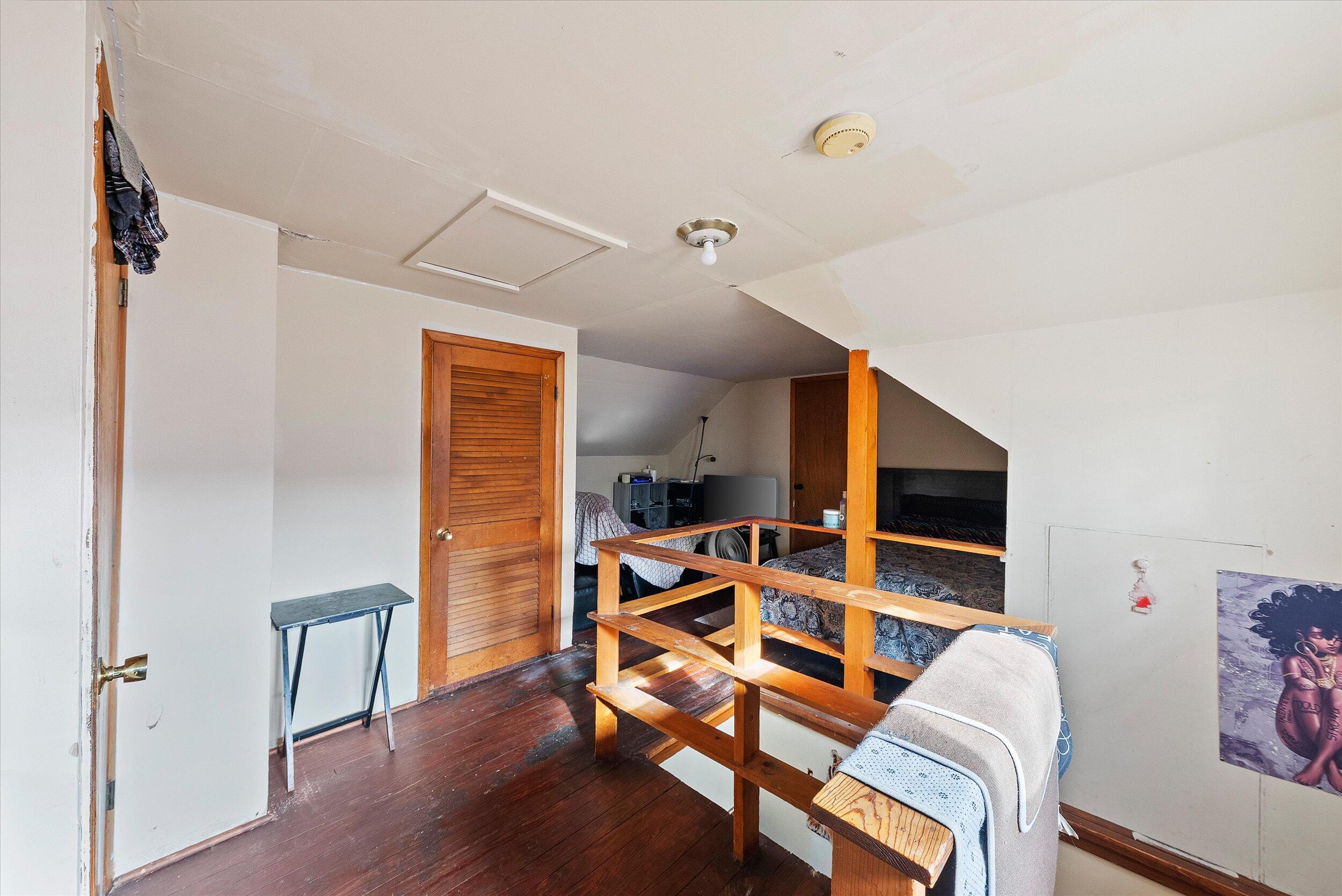 2419 North 53rd Street Milwaukee, WI 53210 - Photo 17 of 28 19-Upper Landing