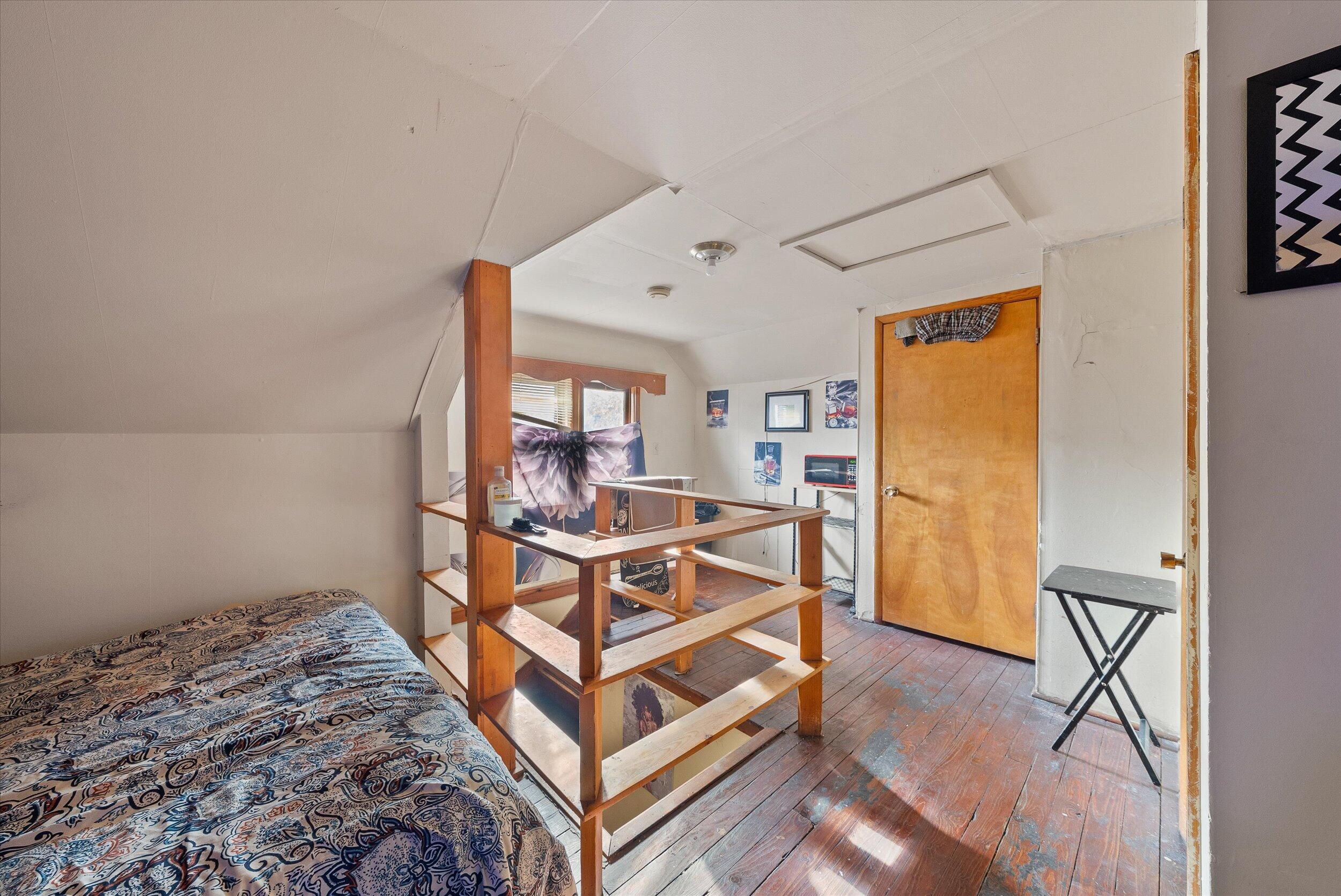 2419 North 53rd Street Milwaukee, WI 53210 - Photo 18 of 28 21-Upper Landing