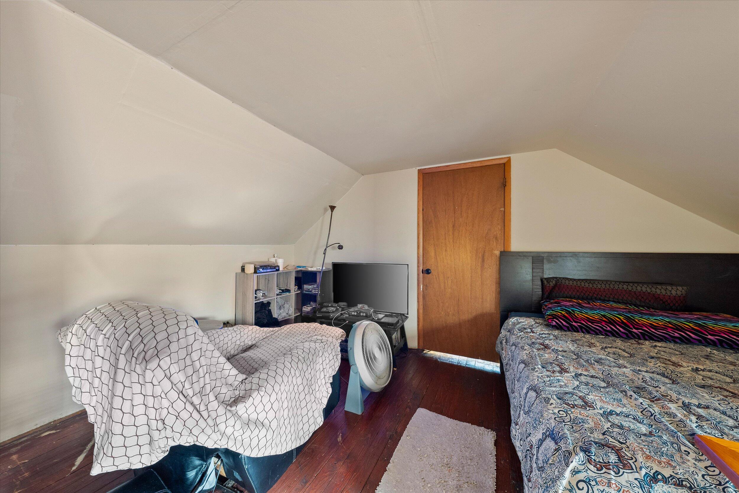 2419 North 53rd Street Milwaukee, WI 53210 - Photo 19 of 28 20-Upper Landing