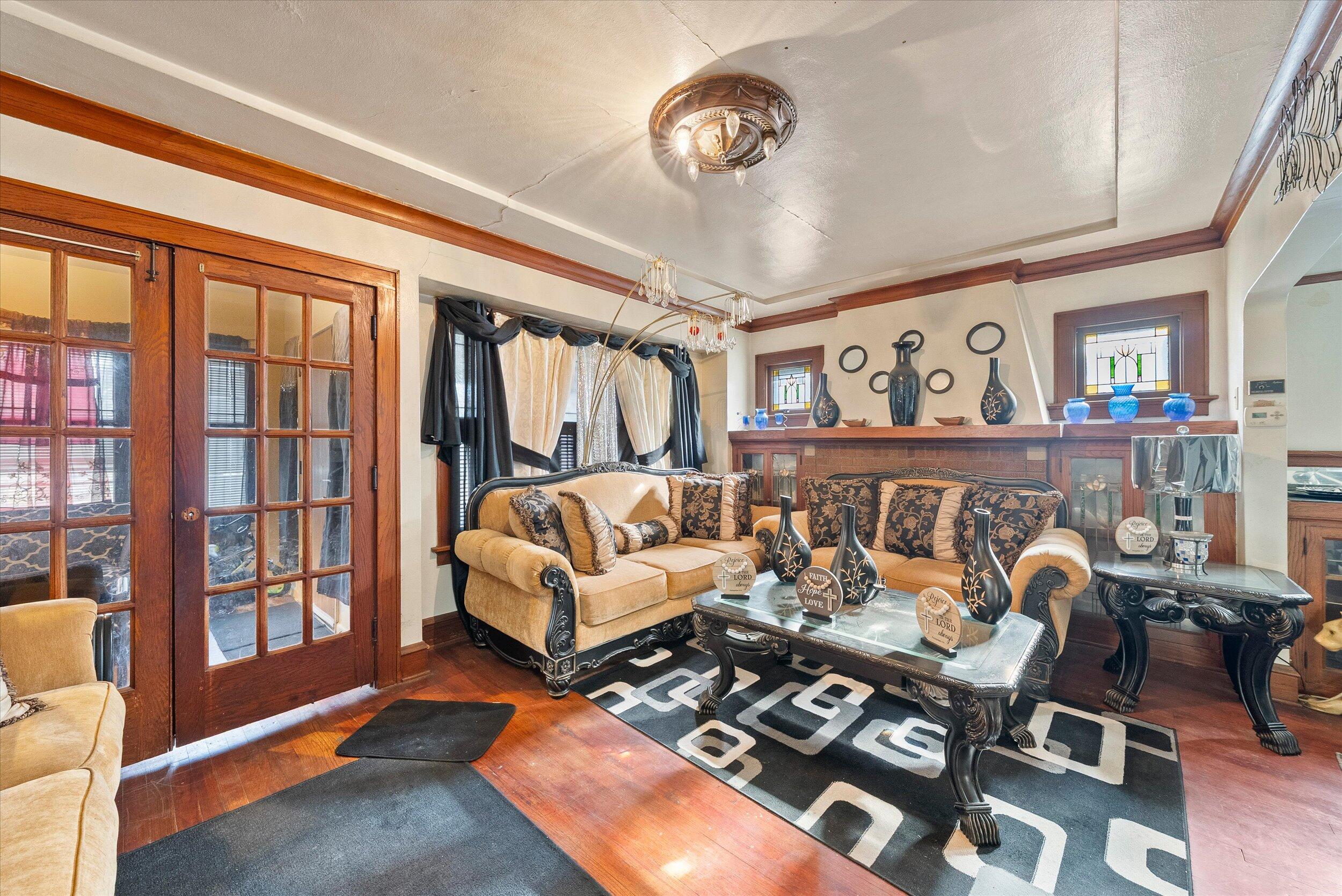 2419 North 53rd Street Milwaukee, WI 53210 - Photo 3 of 28 04-Living Room