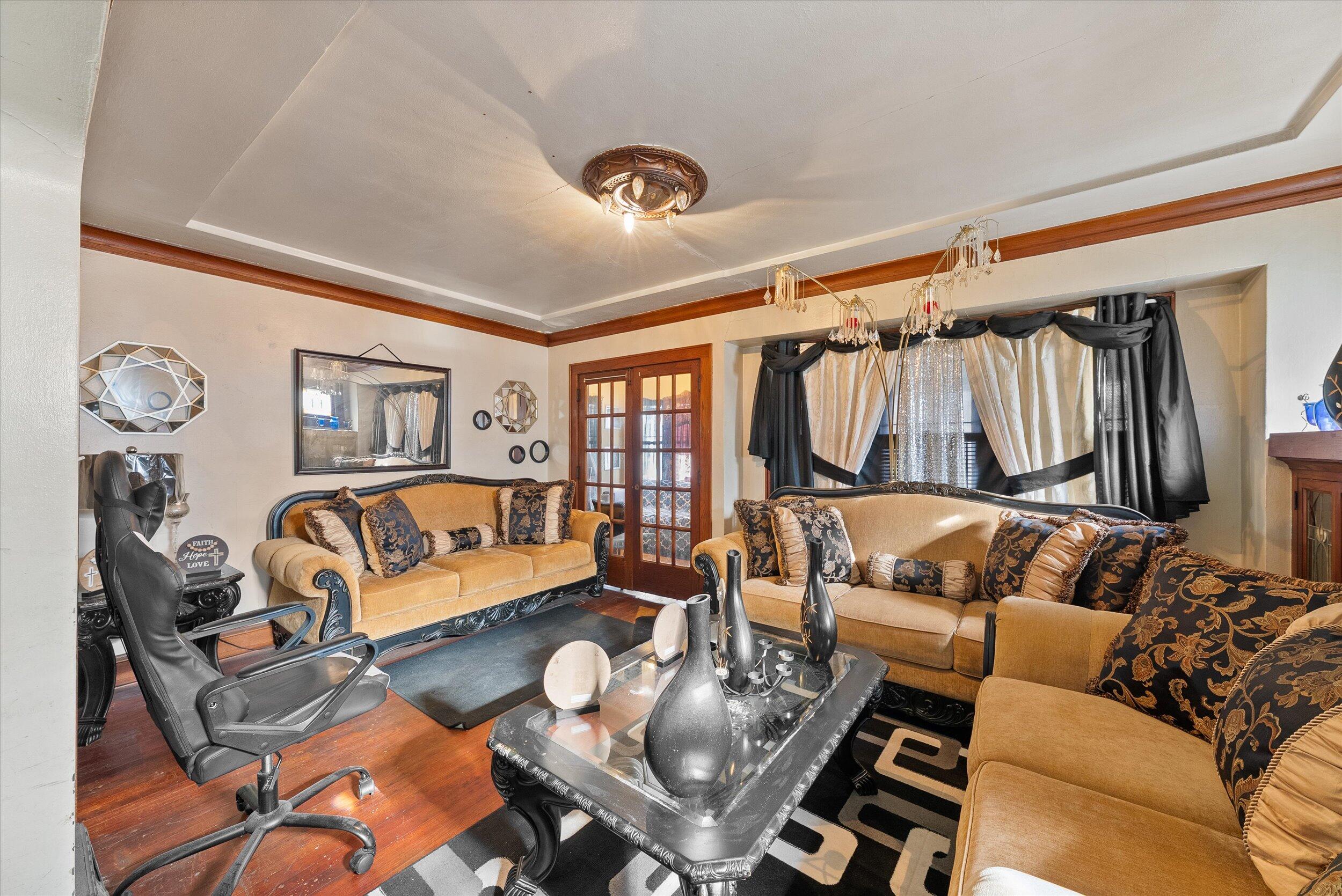 2419 North 53rd Street Milwaukee, WI 53210 - Photo 4 of 28 03-Living Room