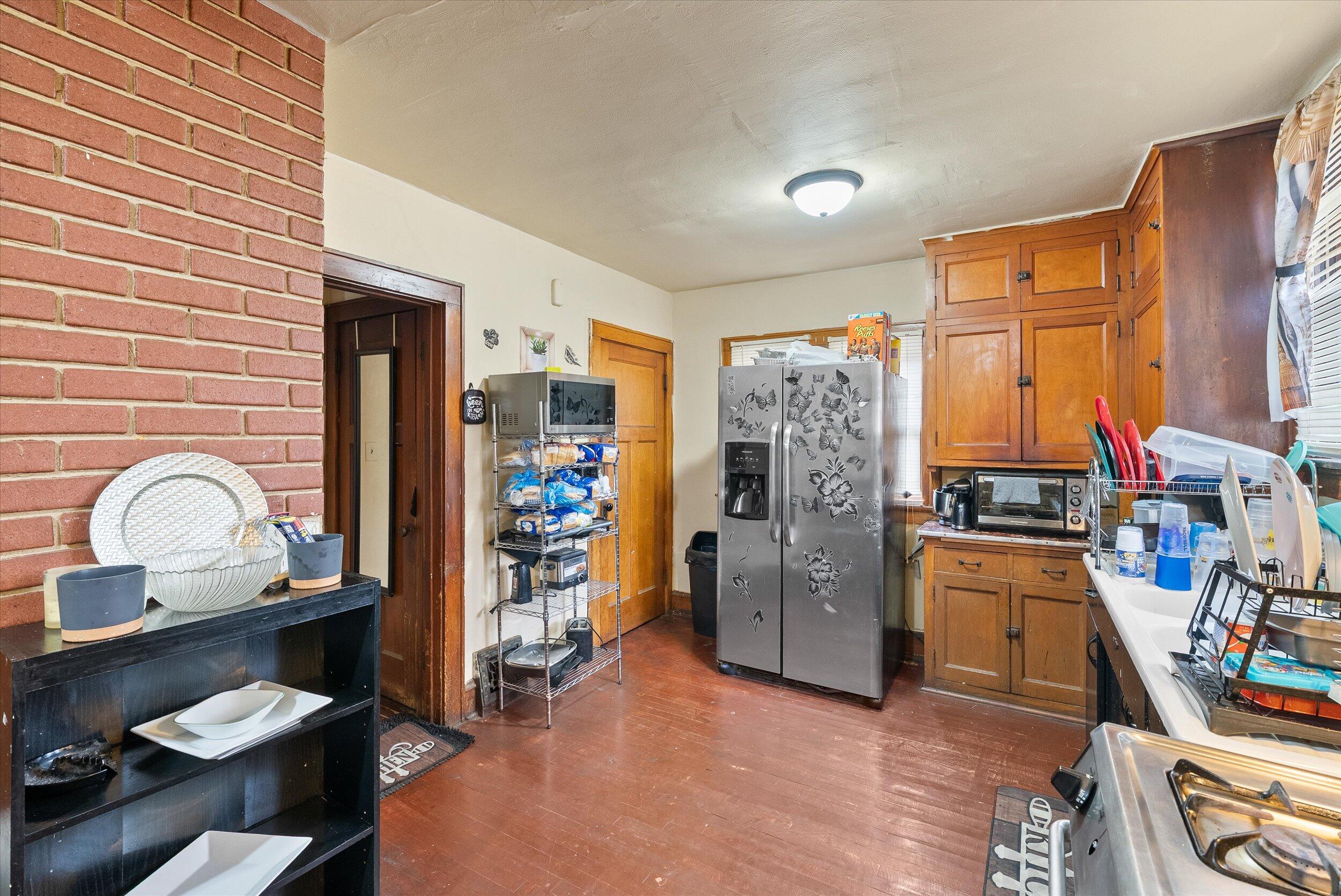 2419 North 53rd Street Milwaukee, WI 53210 - Photo 8 of 28 09-Kitchen